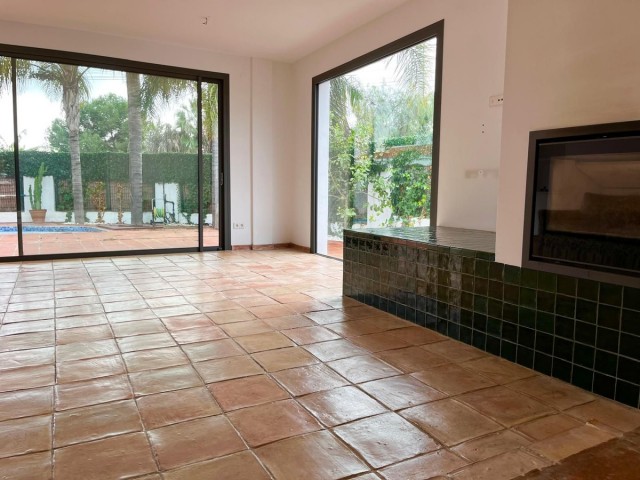 Villa, Nagüeles, R5252347