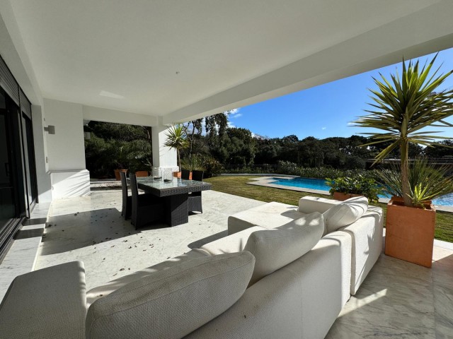 4 Bedrooms Villa in Sotogrande