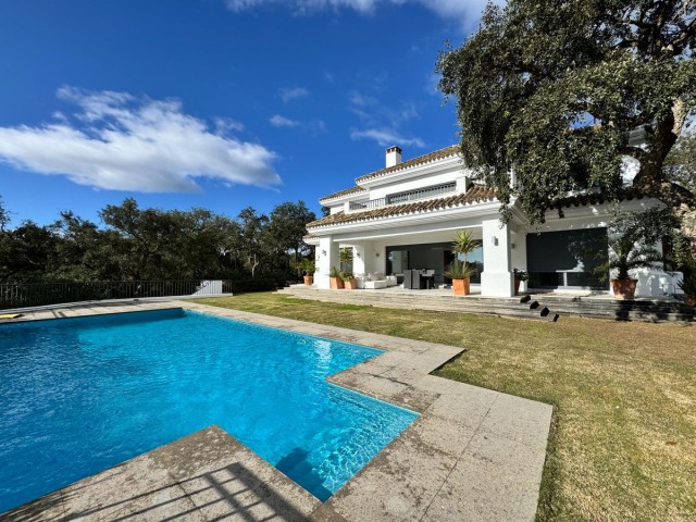 4 Bedrooms Villa in Sotogrande