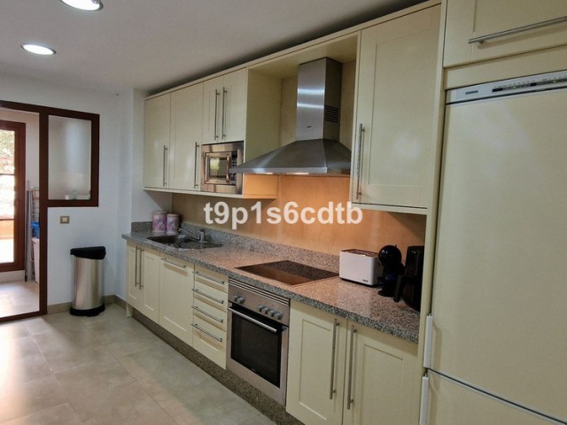 3 Bedrooms Apartment in Benahavís