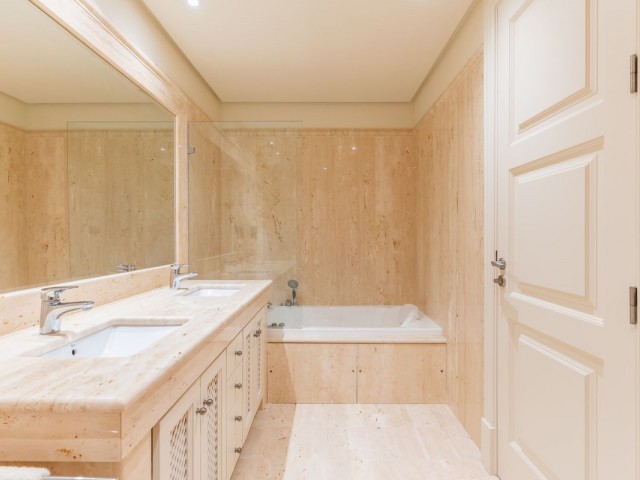 2 Bedrooms Apartment in Estepona