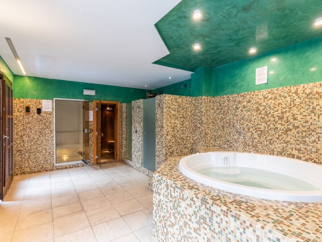 2 Bedrooms Apartment in Estepona