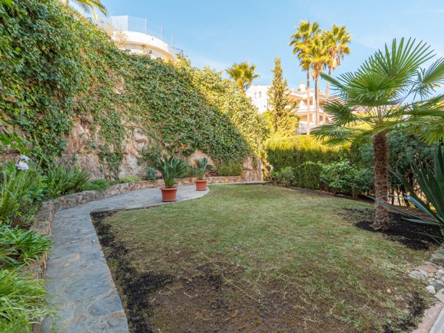 2 Bedrooms Apartment in Benahavís