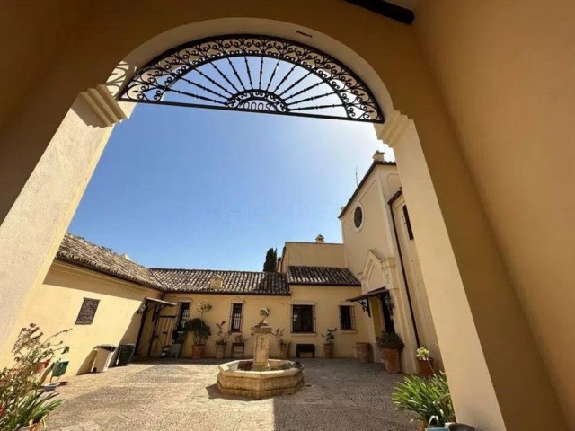 9 Bedrooms Villa in La Mairena