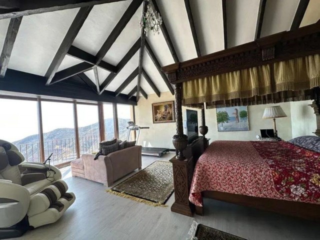 9 Bedrooms Villa in La Mairena