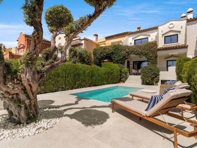 4 Schlafzimmer Reihenhaus in Nueva Andalucía