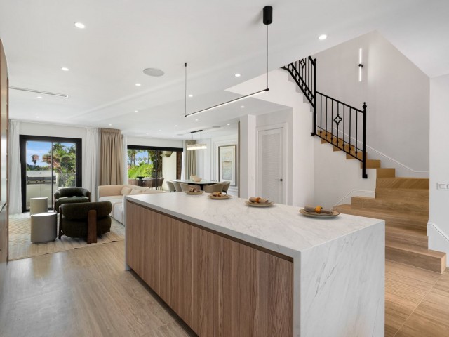 4 Schlafzimmer Reihenhaus in Nueva Andalucía