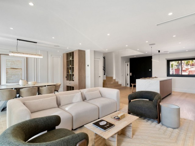 4 Schlafzimmer Reihenhaus in Nueva Andalucía