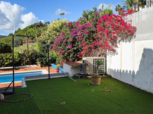 Villa con 5 Dormitorios  en La Duquesa