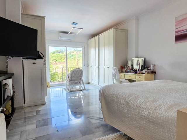 Villa con 5 Dormitorios  en La Duquesa