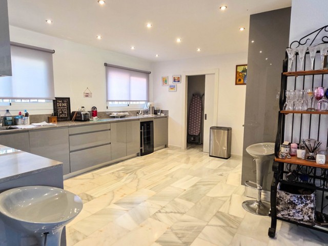 5 Bedrooms Villa in La Duquesa