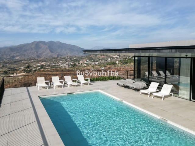 Villa con 4 Dormitorios  en Valtocado