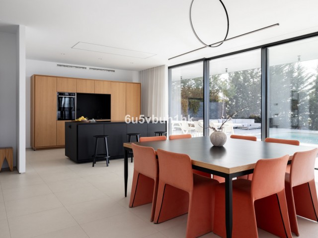 Villa con 4 Dormitorios  en Valtocado