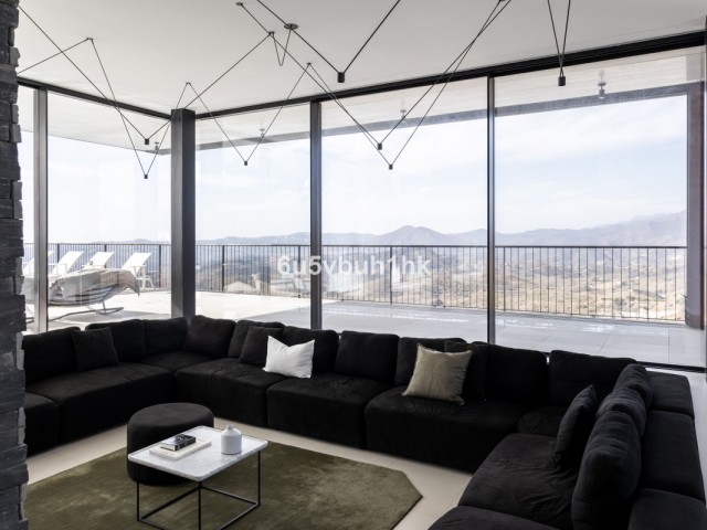 Villa con 4 Dormitorios  en Valtocado