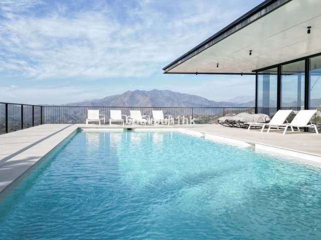 4 Makuuhuoneen Huvila Valtocado