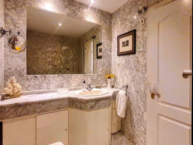 2 Bedrooms Apartment in Puerto Banús