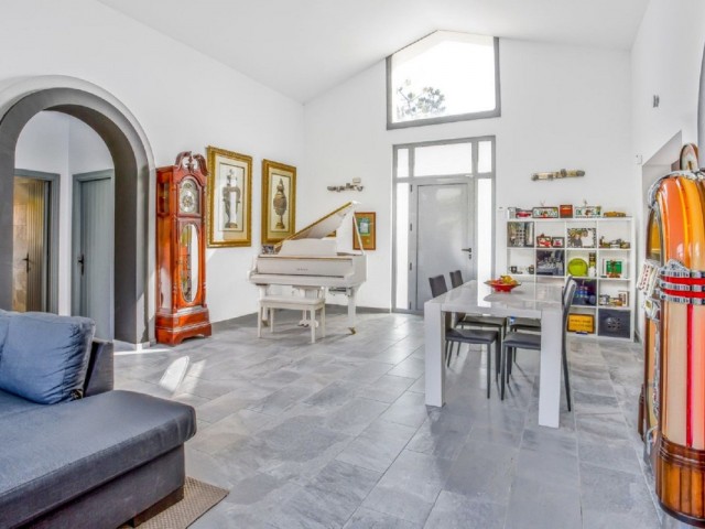 3 Bedrooms Villa in Elviria