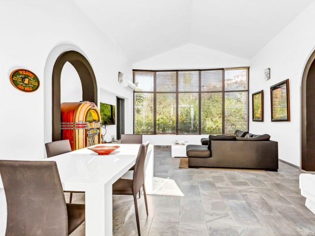 3 Bedrooms Villa in Elviria