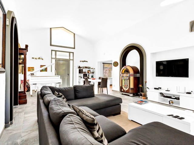 3 Bedrooms Villa in Elviria