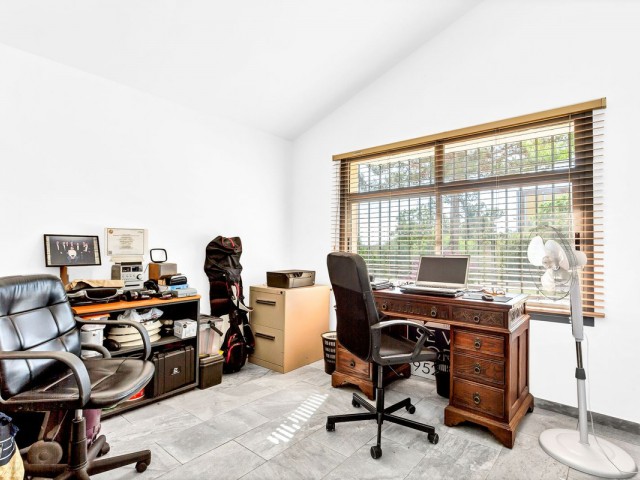 3 Bedrooms Villa in Elviria