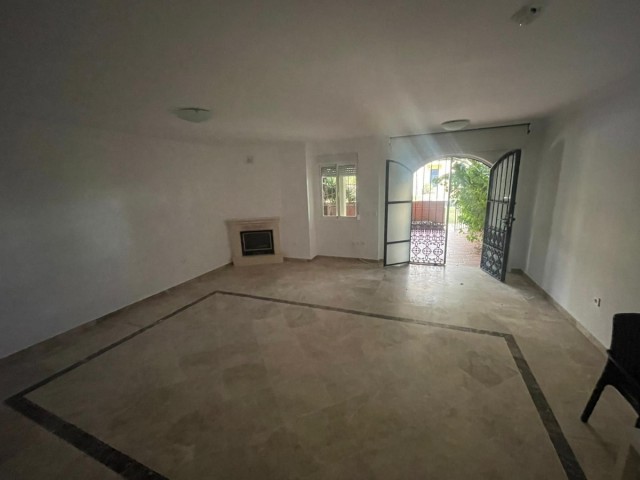 4 Bedrooms Townhouse in Casares