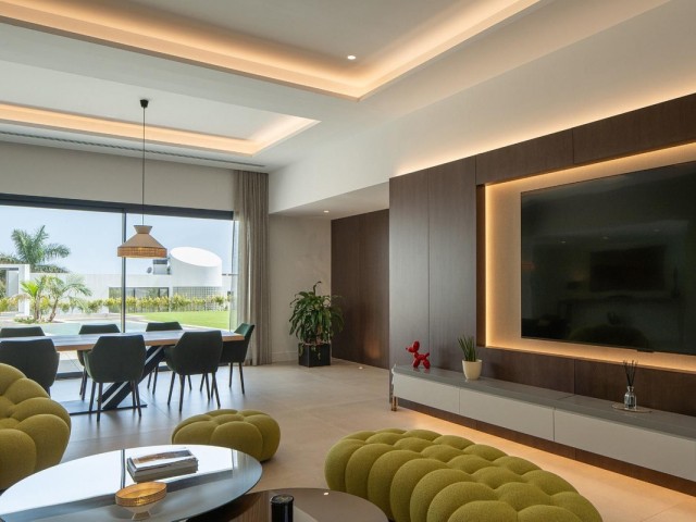 5 Bedrooms Villa in Benalmadena Costa