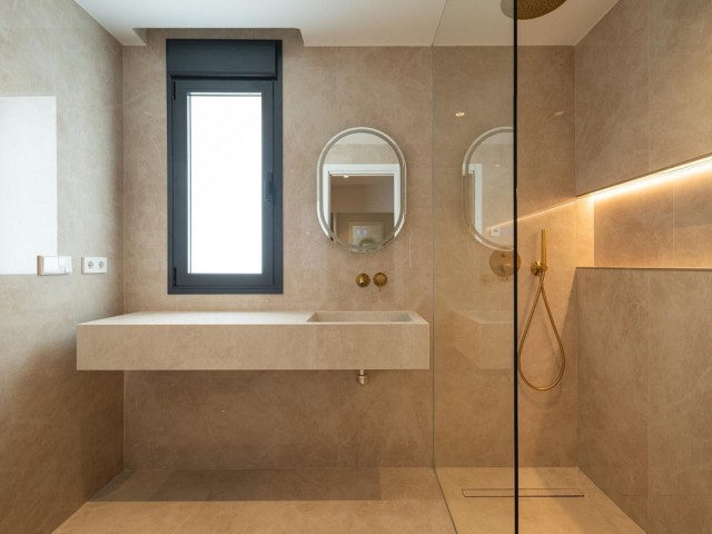 5 Bedrooms Villa in Benalmadena Costa