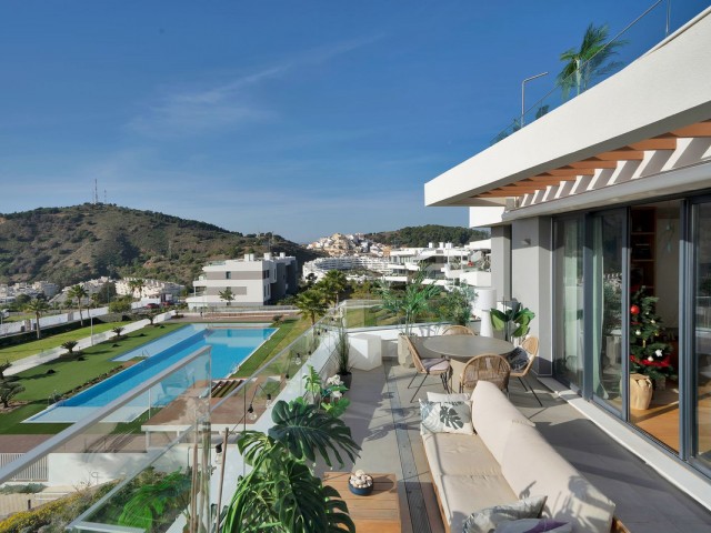 Ático con 4 Dormitorios  en Málaga