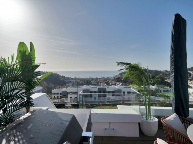 Ático con 4 Dormitorios  en Málaga