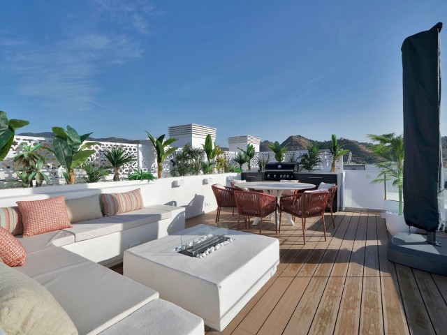 Ático con 4 Dormitorios  en Málaga