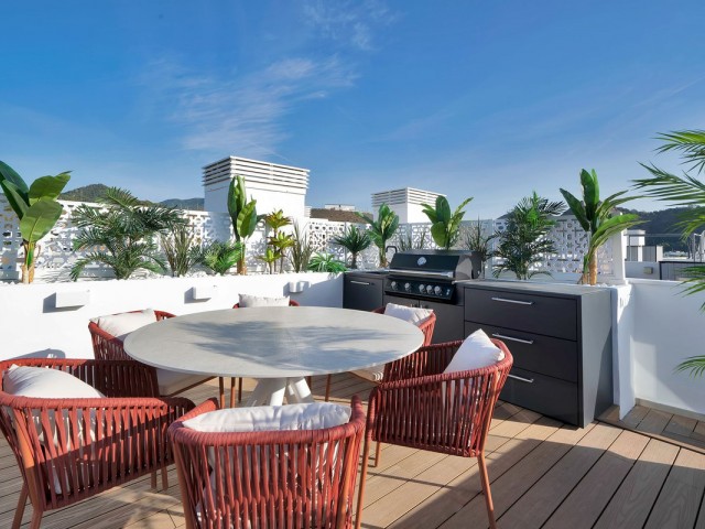 Ático con 4 Dormitorios  en Málaga