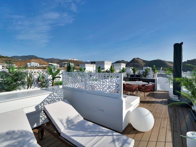 Ático con 4 Dormitorios  en Málaga