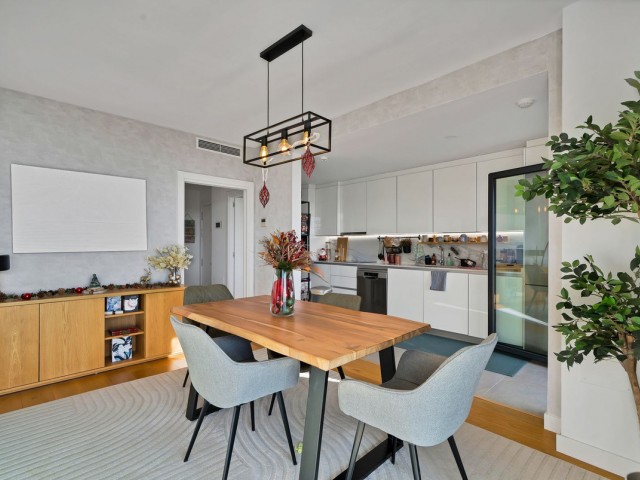 Ático con 4 Dormitorios  en Málaga