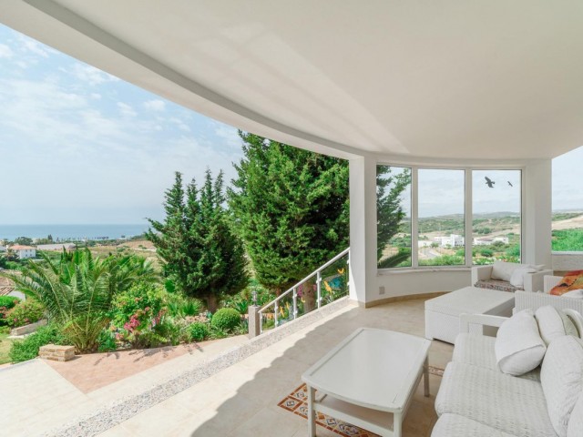 5 Bedrooms Villa in Estepona