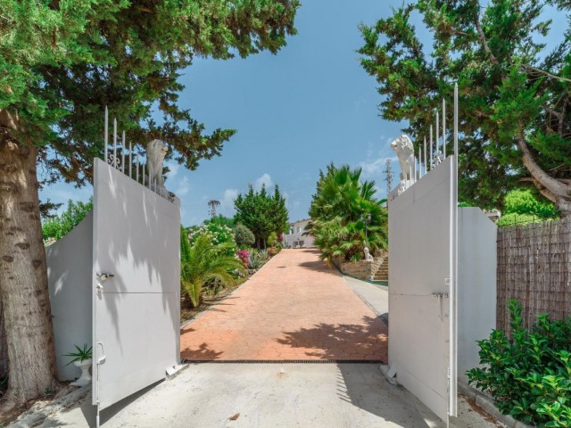 5 Bedrooms Villa in Estepona