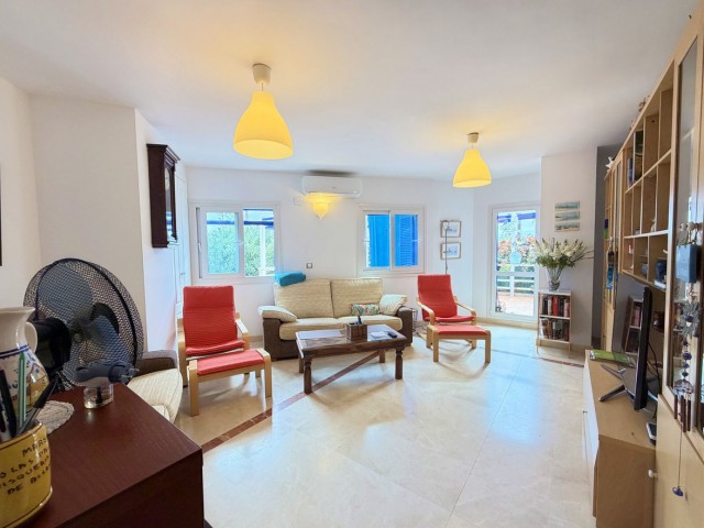 Appartement avec 3 Chambres  à San Luis de Sabinillas