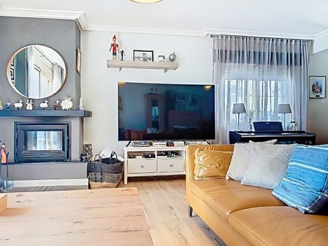 2 Bedrooms Townhouse in Estepona