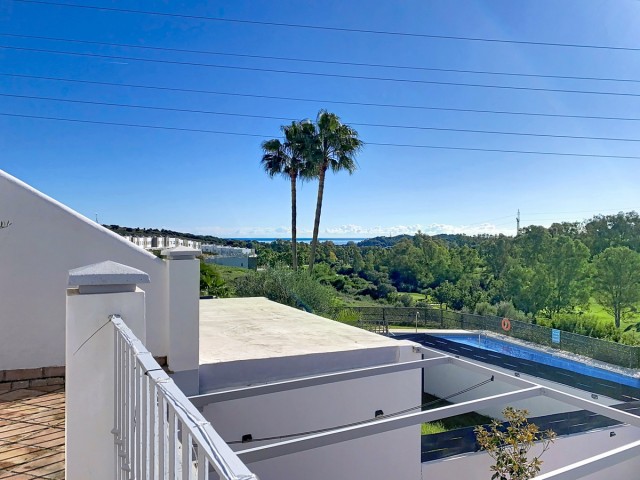 2 Bedrooms Townhouse in Estepona