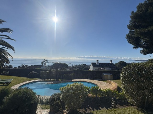 5 Bedrooms Villa in Estepona