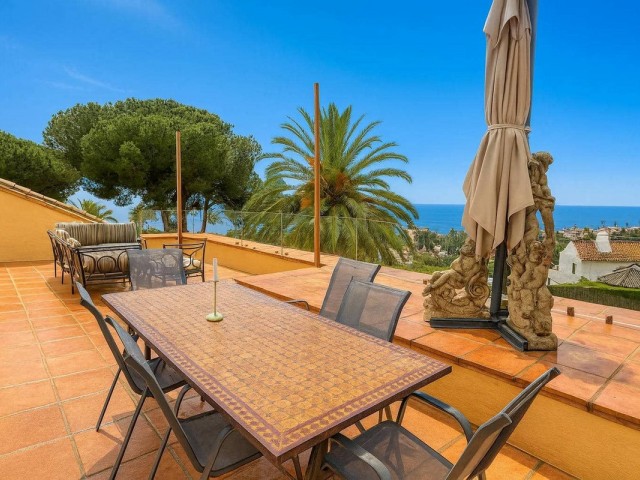 5 Bedrooms Villa in Estepona