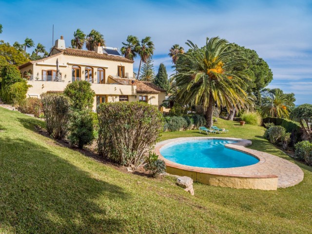 5 Bedrooms Villa in Estepona