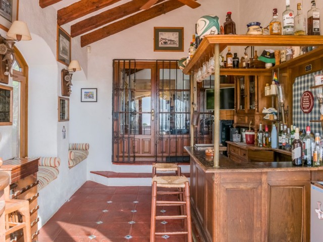 5 Bedrooms Villa in Estepona