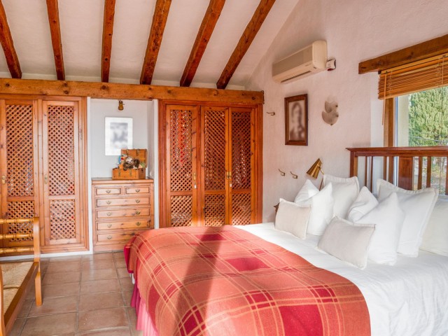 5 Bedrooms Villa in Estepona