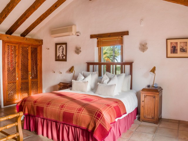 5 Bedrooms Villa in Estepona