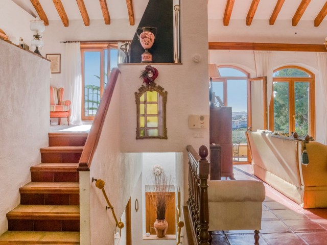 5 Bedrooms Villa in Estepona