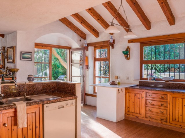 5 Bedrooms Villa in Estepona