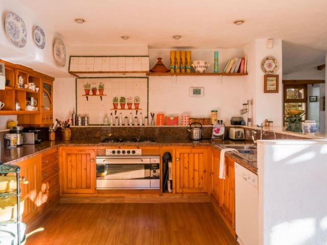 5 Bedrooms Villa in Estepona