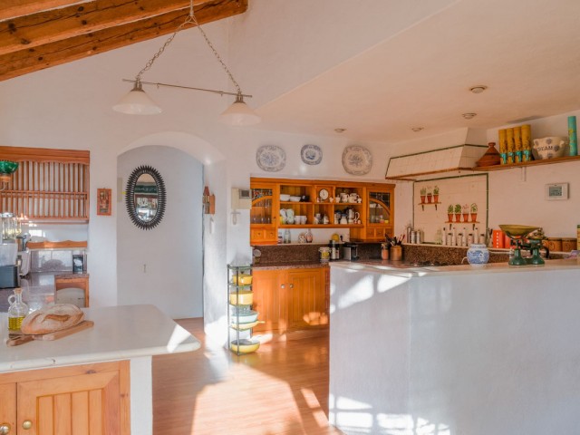 5 Bedrooms Villa in Estepona