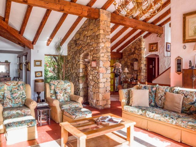 5 Bedrooms Villa in Estepona