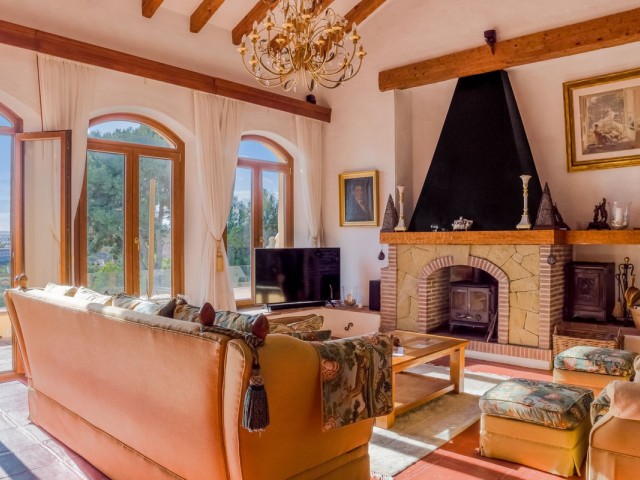 5 Bedrooms Villa in Estepona